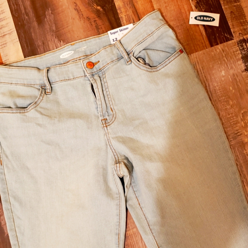 Old navy light blue jeans never been worn mid rise super skinny jeans size 12 ❤